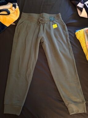 Women’s Tek Gear Ultrasoft fleece mid rise joggers in size XXL NWT in Esta Olive